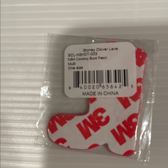 White T-Shirt with Gold Hair Graphic one of a kind exclusive in her hotel - Picture 7 of 7